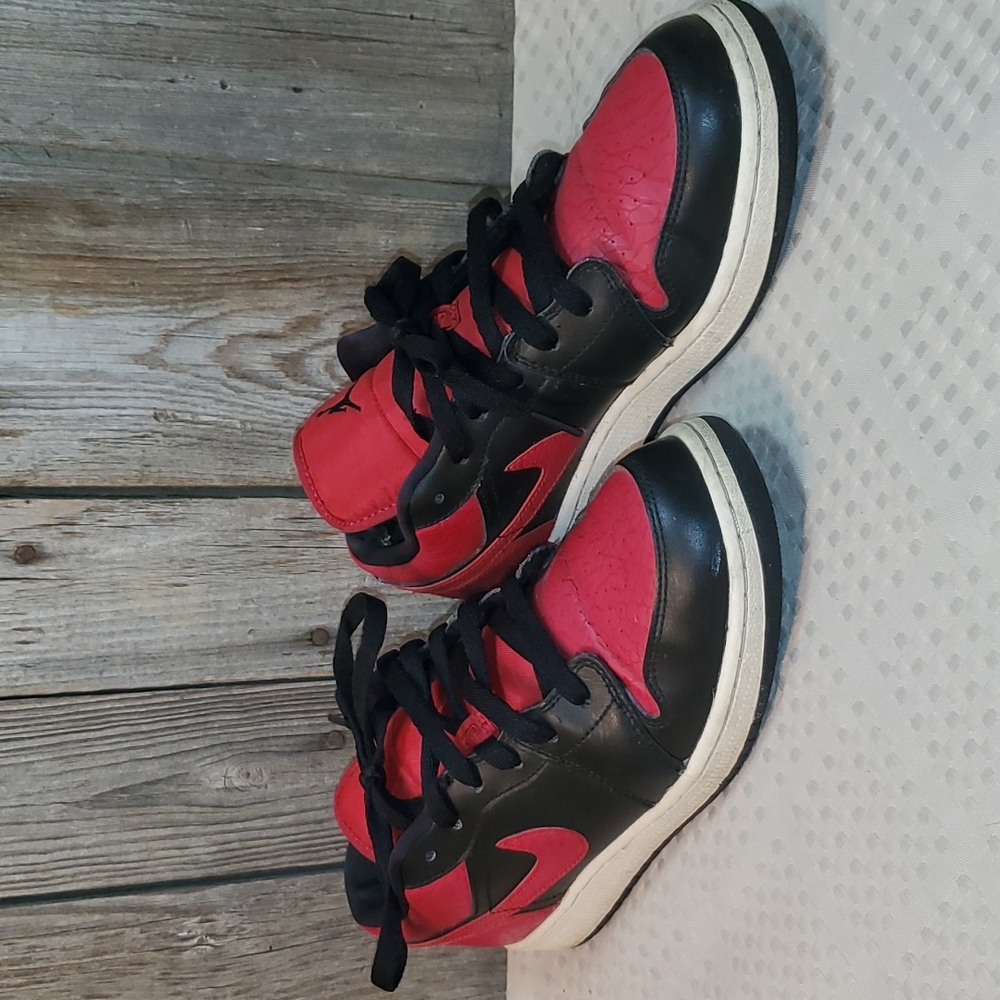 Jordan Low GS BRED Red & Black Old School Shoes Size 7y 553560-013